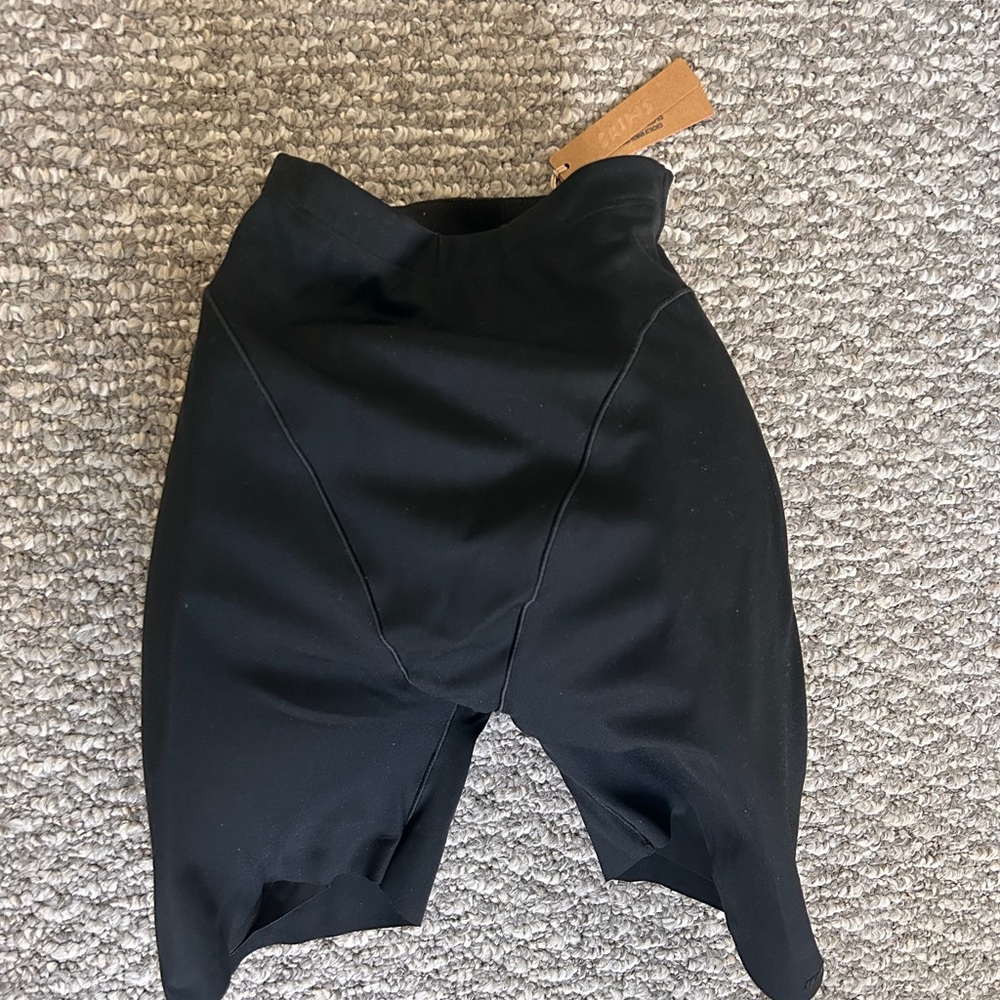 SKIMS Onyx Mid Thigh Shorts